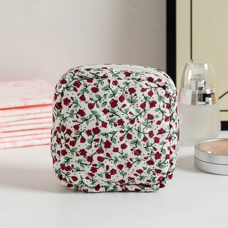 Sanitary Napkins Storage Bag Pouch Heart Print Cosmetic Bags Portable Tampon Organizer Bag Mini Makeup Lipstick Storage Pouch