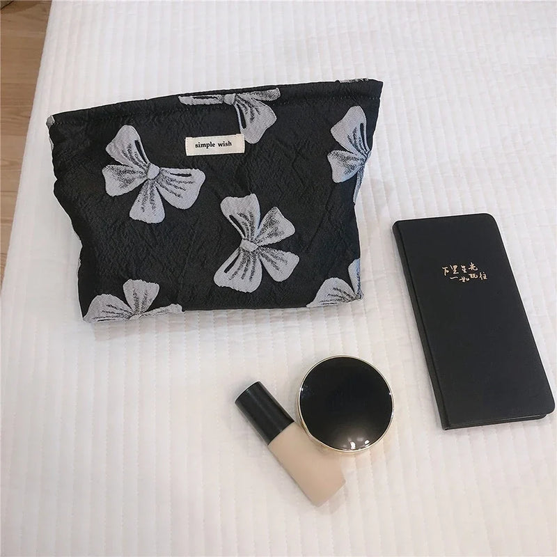 Travel Cosmetic Organizer Pouch Retro Black White Floral Clutch Cosmetic Bag Large makeup case Toiletries Storage Bag Wash Bag